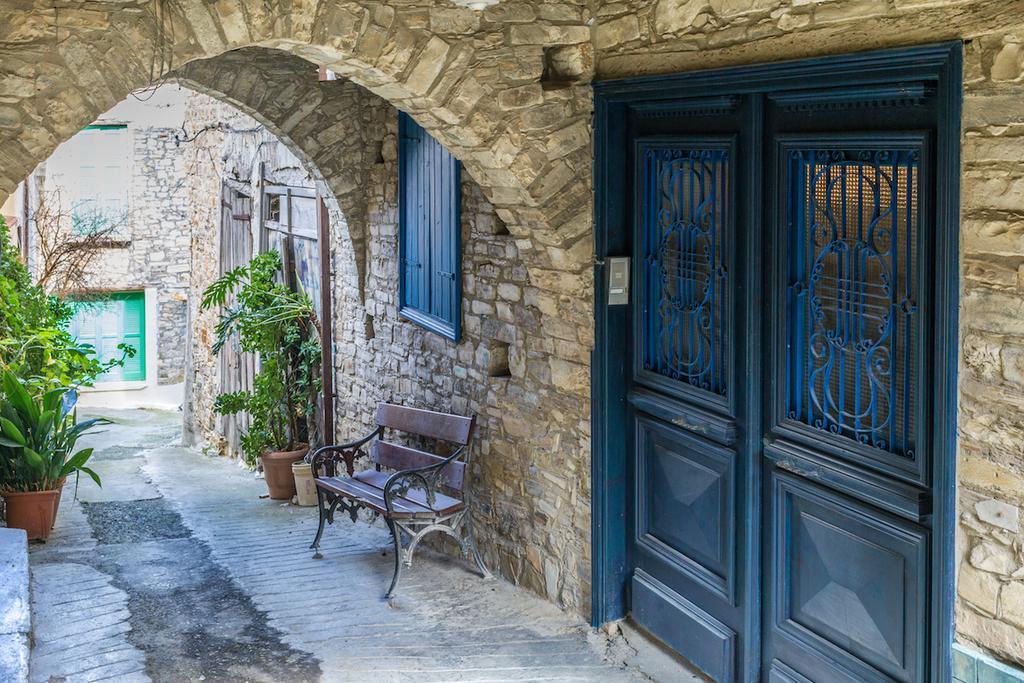 Redblue Door Two Traditional Listed Houses パノ・レフカラ エクステリア 写真