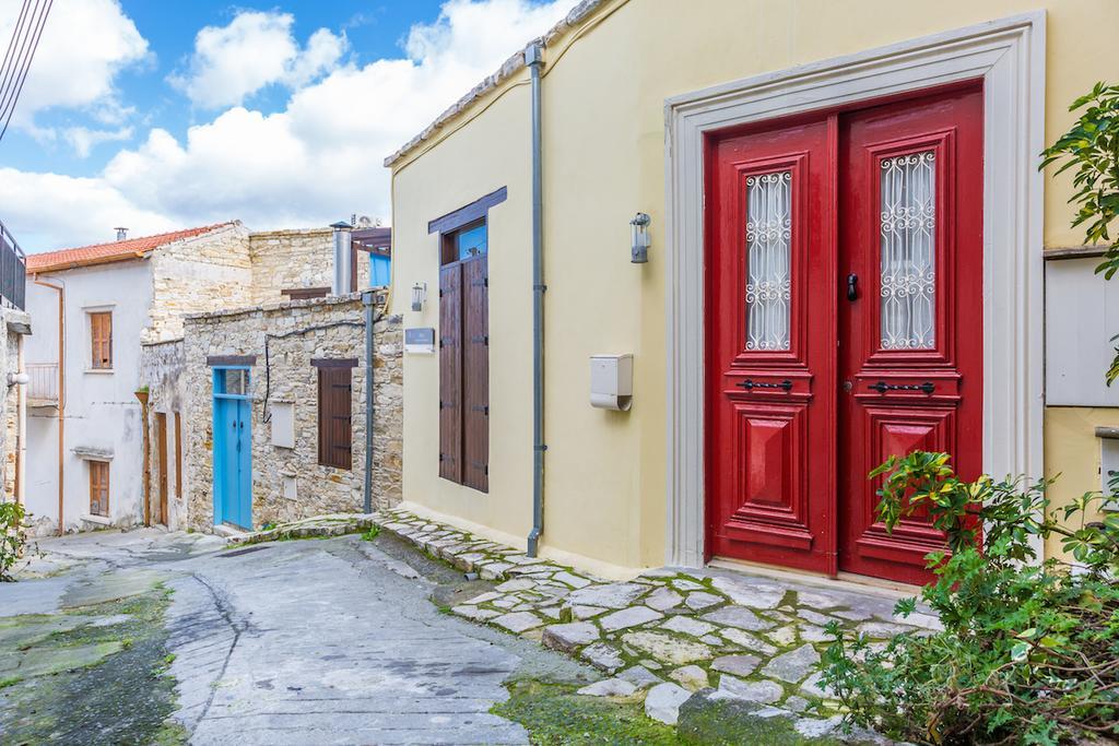 Redblue Door Two Traditional Listed Houses パノ・レフカラ エクステリア 写真