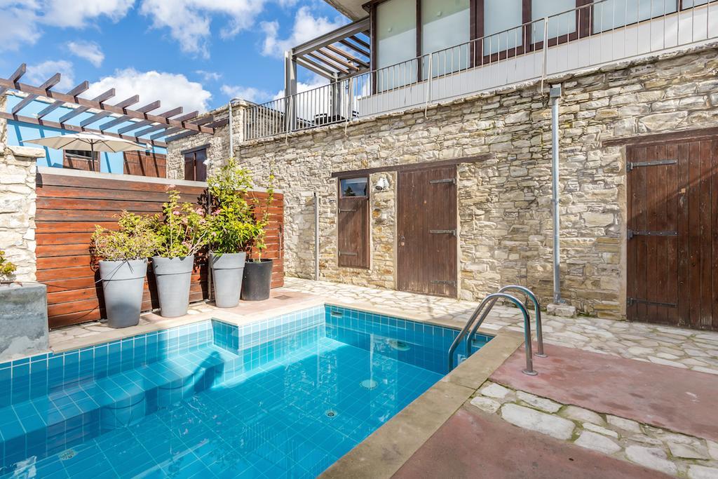 Redblue Door Two Traditional Listed Houses パノ・レフカラ エクステリア 写真