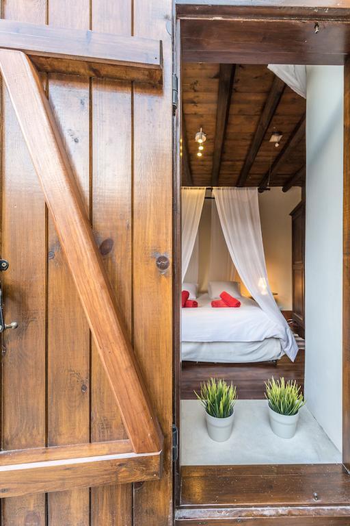 Redblue Door Two Traditional Listed Houses パノ・レフカラ エクステリア 写真