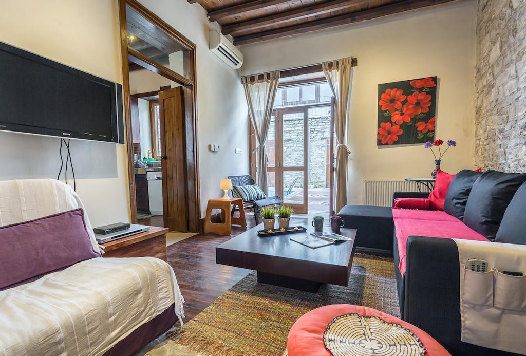 Redblue Door Two Traditional Listed Houses パノ・レフカラ エクステリア 写真